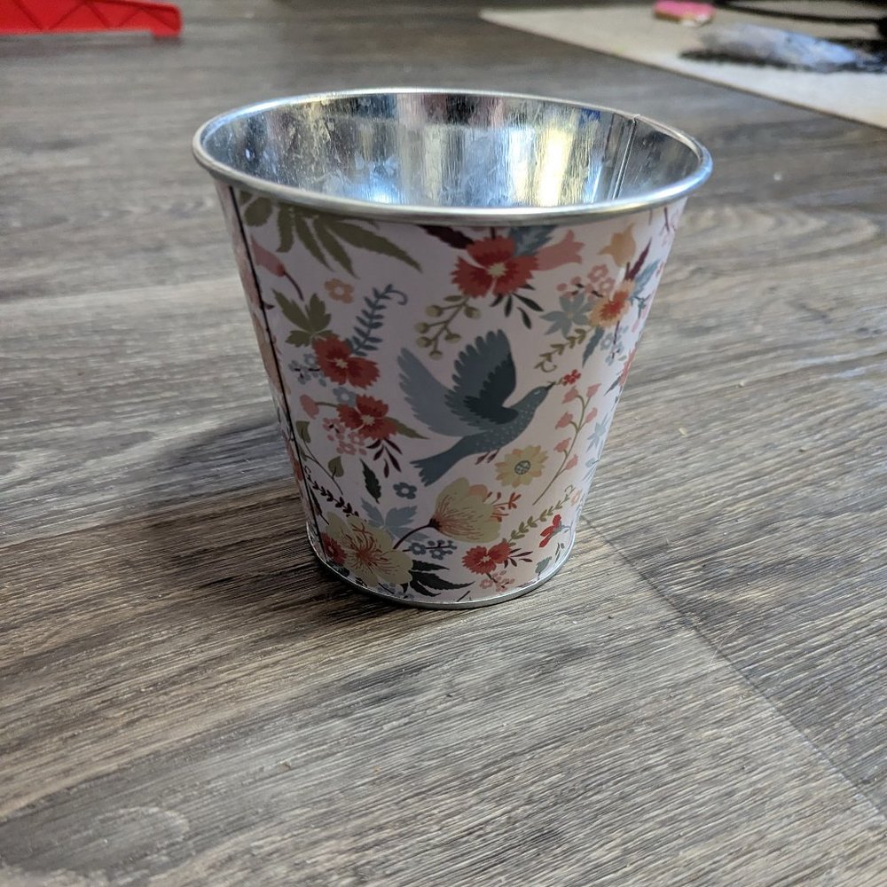 4.5" Tin Spring Planter with Print - NO DRAINAGE